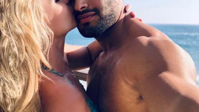 Брітні Спірс похизувалася апетитними сідничками на яхті з красунчиком-бойфрендом