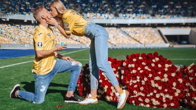 Футболіст Зінченко зробив такий подарунок нареченій, що та не змогла втримати сліз
