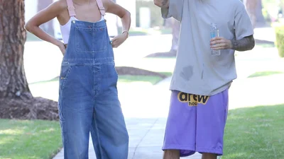 Джастин Бибер опубликовал новые фото со свадьбы, где видно его жену в белоснежном платье