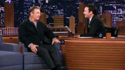 Бесстыдный Алек Болдуин спустил штаны посреди прямого эфира