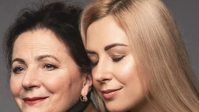 Две украинские красавицы: Тоня Матвиенко вместе с мамой снялась в стильной фотосессии