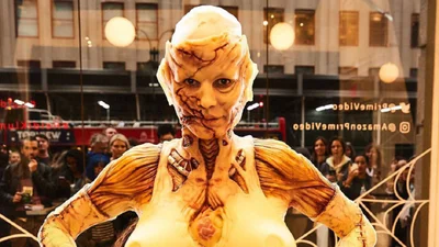 Королева Хэллоуина: Хайди Клум снова покорила лучшим и очень жутким костюмом