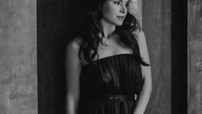 Молодая мама Лилия Подкопаева похвасталась стальным прессом и пышным декольте