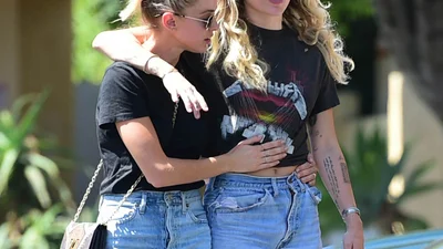 Бывшая девушка Майли Сайрус публично призналась в любви к певице