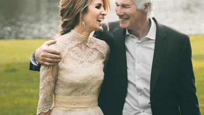 Молодая жена 70-летнего Ричарда Гира снова беременна