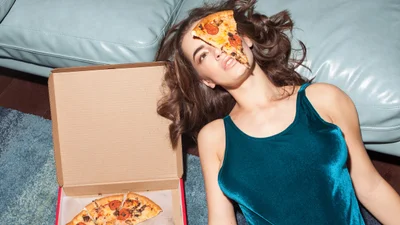 Прием пищи наедине может плохо повлиять на твое здоровье - вот почему