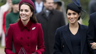 Как черные лебеди: Миддлтон и Маркл вышли вместе в свет и устроили настоящую модную драку