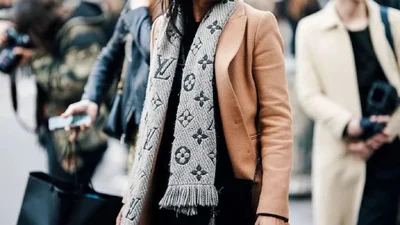 Як стильно носити шарф цього сезону: 30 прикладів зі street style