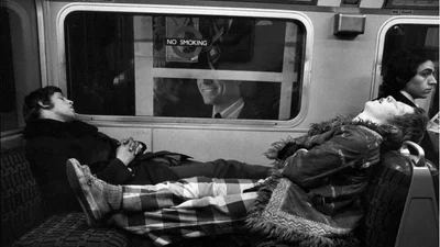 Фотограф показал жизнь лондонского метрополитена, которая крайне отличается от киевского