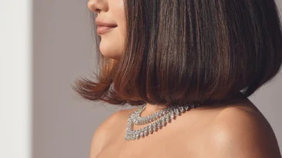 Селена Гомес заявила про повернення до світського життя в шикарному образі