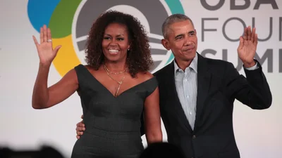 Мишель Обама опубликовала праздничное фото, и тебя поразит, как изменилась семья политиков