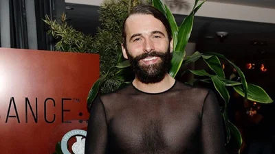 Впервые за 35 лет обложку Cosmopolitan украсил мужчина, еще и в вечернем платье