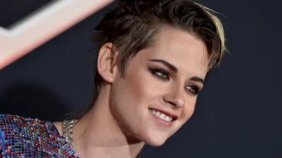 Бунтарка Кристен Стюарт пришла на премьеру фильма "Сиберг" с голыми сисями