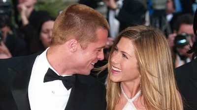 Папараці сфотографували Бреда Пітта біля дому Дженніфер Еністон, і ось що він там робив