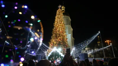 Символ праздника: в Киеве открыли главную елку Украины