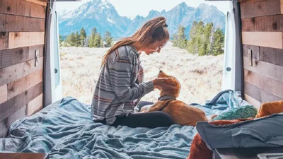 Девушка бросила парня, путешествует с собакой и доказывает, что изменить жизнь возможно