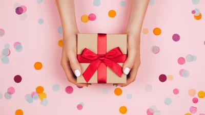 Билл Гейтс, который стал "Тайным Сантой", прислал 41 подарок незнакомке