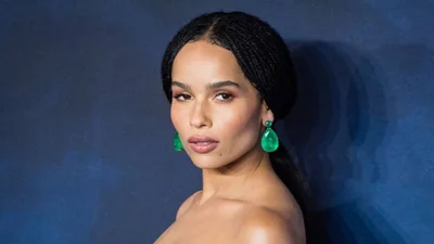 Зої Кравіц поділилася раніше невідомими фото з весілля, на яких позує в білосніжній сукні