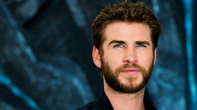 Бывший муж Майли Сайрус в восторге от новой избранницы, и это видно по фото влюбленных