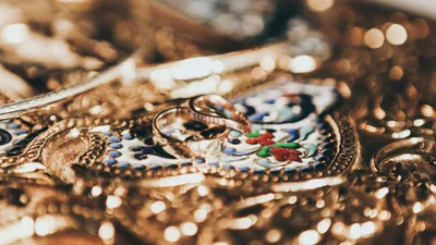 Скоро розбагатіємо: вчені створили золото з пластику