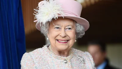 Елизавета II выпустила официальное заявление о выходе Меган и Гарри королевской семьи