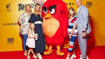 Євген Кошовий привітав старшу доньку з днем народження колажем із архівних знімків