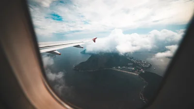 “Дотепник” вирішив зняти штани з бортпровідника, і ось чим це обернулося