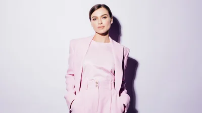 Олена Темнікова презентувала сингл "Неон", і це неймовірно чуттєва пісня