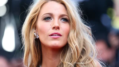 Блейк Лайвли вызвала фурор своим появлением на красной дорожке после третьей беременности