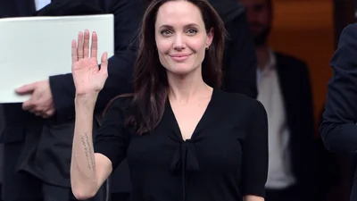 Анджелина Джоли хочет "насолить" экс-возлюбленному Брэду Питту за публичное унижение