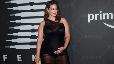 Уперше після пологів Ешлі Грем показала фото з новонародженим сином