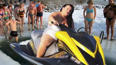 alyona alyona показала, як зухвало розважається в купальнику в басейні