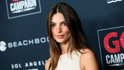 Емілі Ратажковскі поділилася секретами, які допомагають їй триматися в розкішній формі