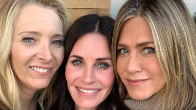 Какие же они похожие: Кортни Кокс поразила перевоплощением в Дженнифер Энистон