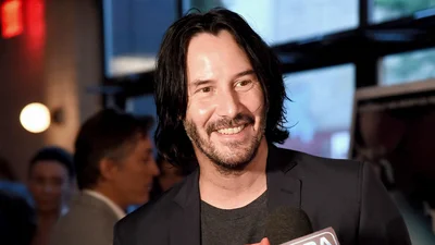 Мужчина сфоткался с Киану Ривзом, но так эпично обломался, что создал новый мем