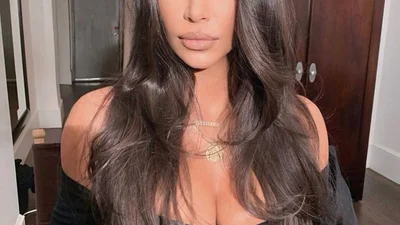 Сексуальна, небезпечна: Кім Кардашян показала соковиті форми в купальнику