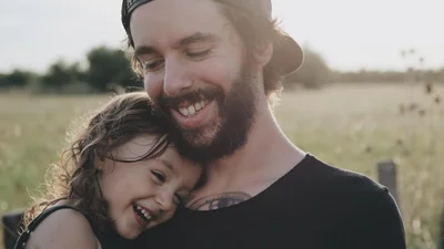 Татусь вийшов на сцену і станцював з 2-річною донькою балет – реакція залу безцінна