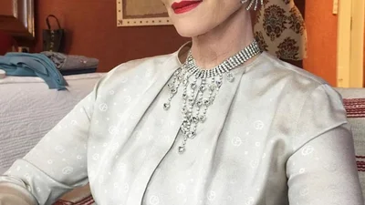 71-летняя мама Илона Маска прошлась по подиуму на высоченных каблуках