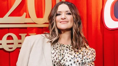 Наталья Могилевская поэкспериментировала с образом и сделала афронакрутку