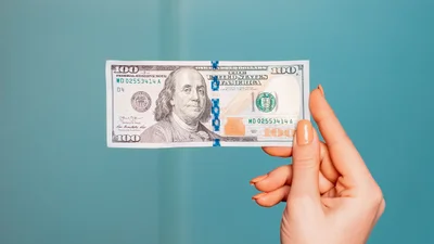 Щастя привалило: в Гонконгу вирішили видати кожній людині по 1200 доларів