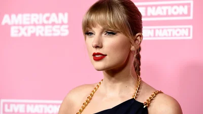 В новом клипе на песню "The Man" Тейлор Свифт примерила роль секси-бородача