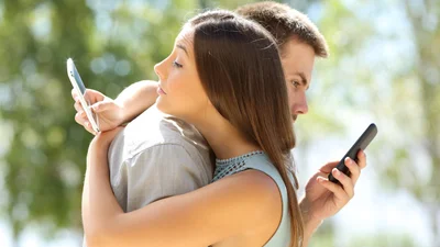 Щасливі пари розказали, чого не варто робити в соцмережах, щоб зберегти стосунки