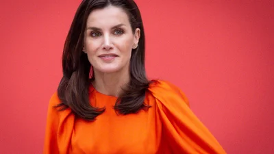 Королева Летиція створила яскравий образ, одягнувши блузу за 13 доларів