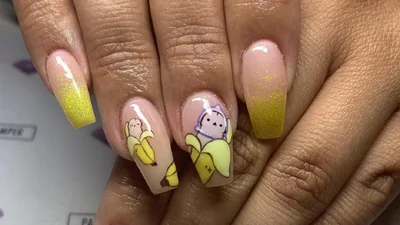 Дівчата з усього світу роблять манікюр з пенісами, і це виглядає комічно та мило