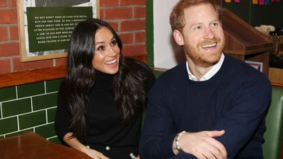 Меган Маркл прилетела в Великобританию с принцем Гарри, и вот первые фото капризной пары