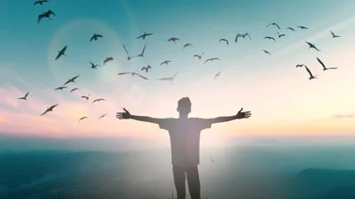 Плейлист с оптимистичными песнями, которые помогут не поддаться панике из-за коронавируса