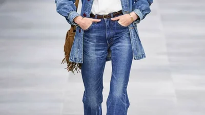 Привет, 2000-е: весенняя мода вернула джинсы, которые когда-то носила каждая