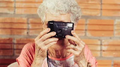 Американская пенсионерка зарабатывает на своих интимных фото - муж не против