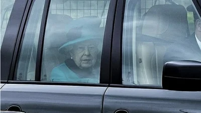 Монархи на "каникулах": Елизавета II покинула Лондон из-за вспышки коронавируса