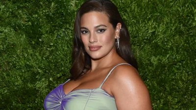 Ешлі Грем поділилася зворушливим фото з синочком, який позує голяка